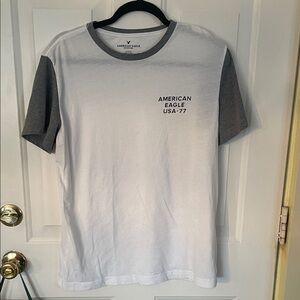 American Eagle Outfitters White and Gray Short Sleeve Tee